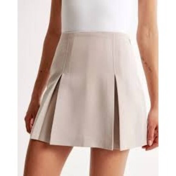 Abercrombie & Fitch Dresses & Skirts - NWT Abercrombie & Fitch Pleated Mini Skirt Size M